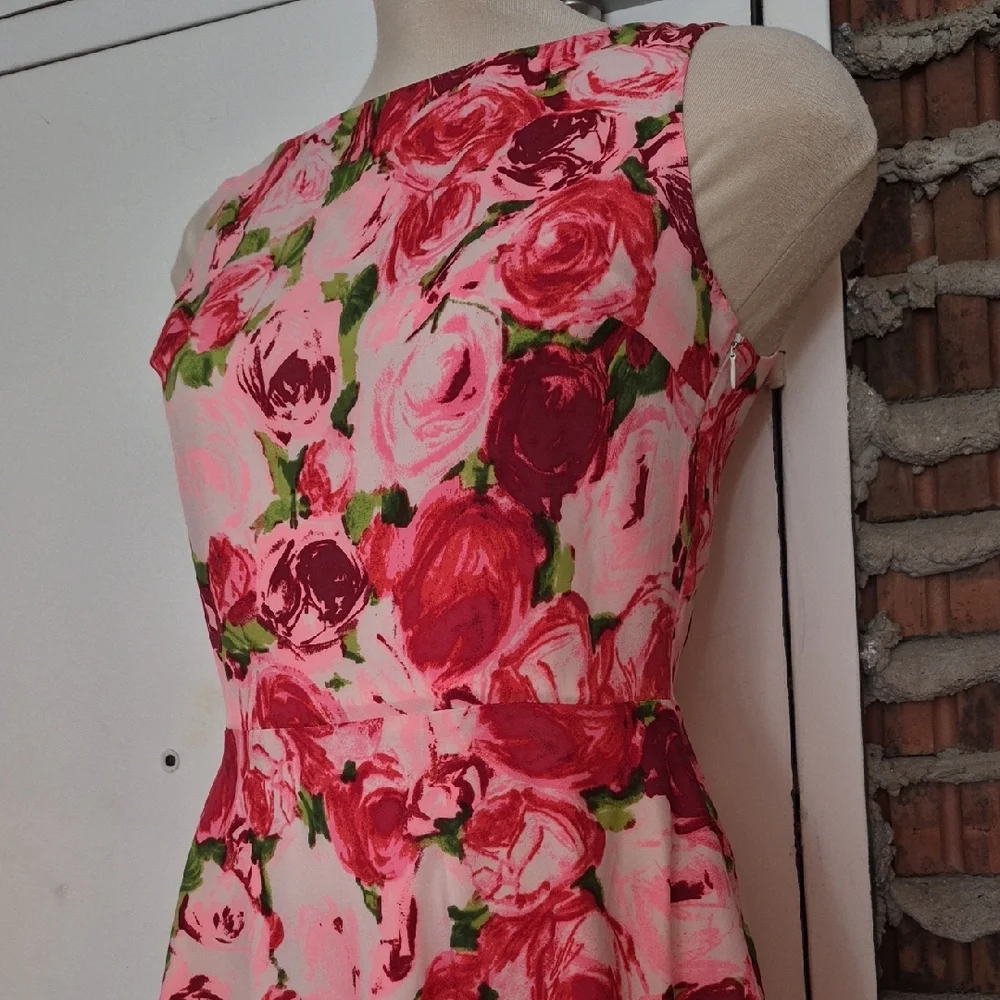 Betsey Johnson Floral Semi Backless Dress Lined Size 6 - Picture 3 of 9